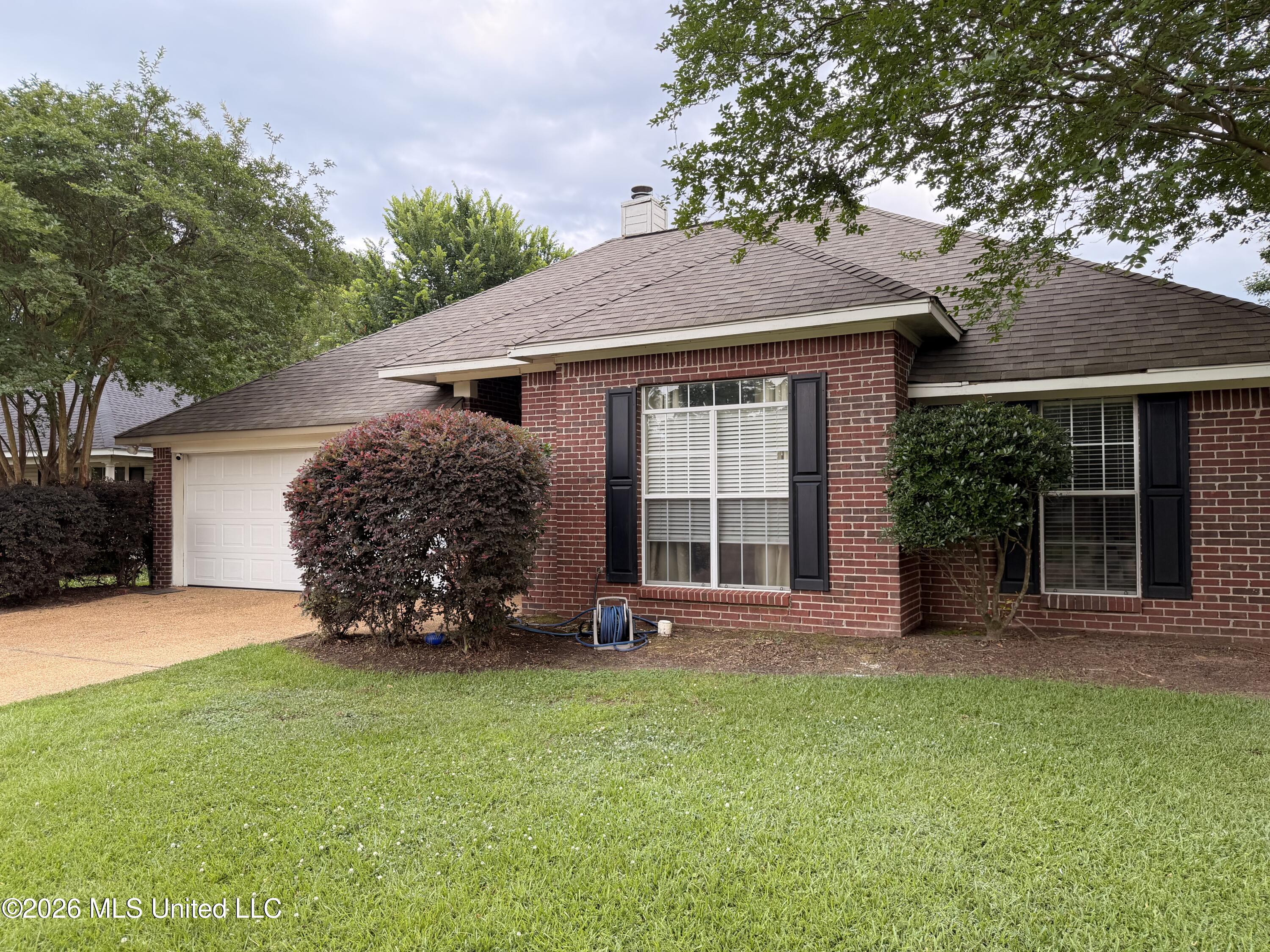 306 Silverleaf Cove Brandon, MS 39047 - Photo 3 of 22 IMG_5442
