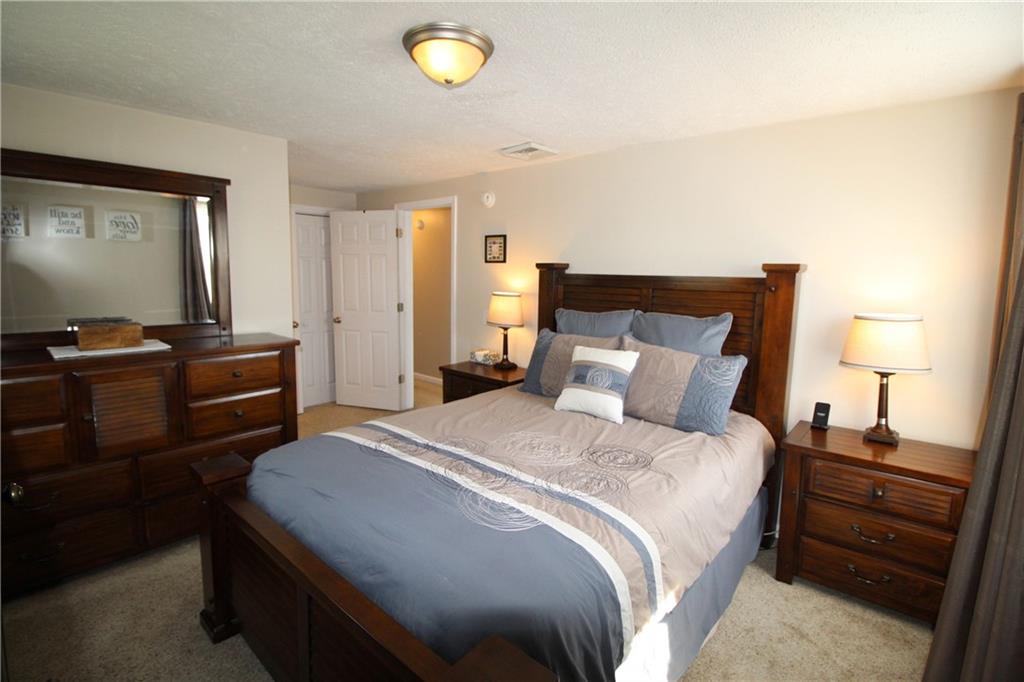 310 Fort Couch Road Pittsburgh, PA 15241 - Photo 11 of 25 Master bedroom with separate bath.