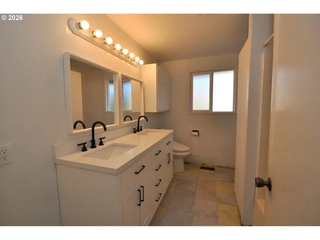 $379,900 | 3970 Southwest 202nd Avenue, Beaverton, OR 97078