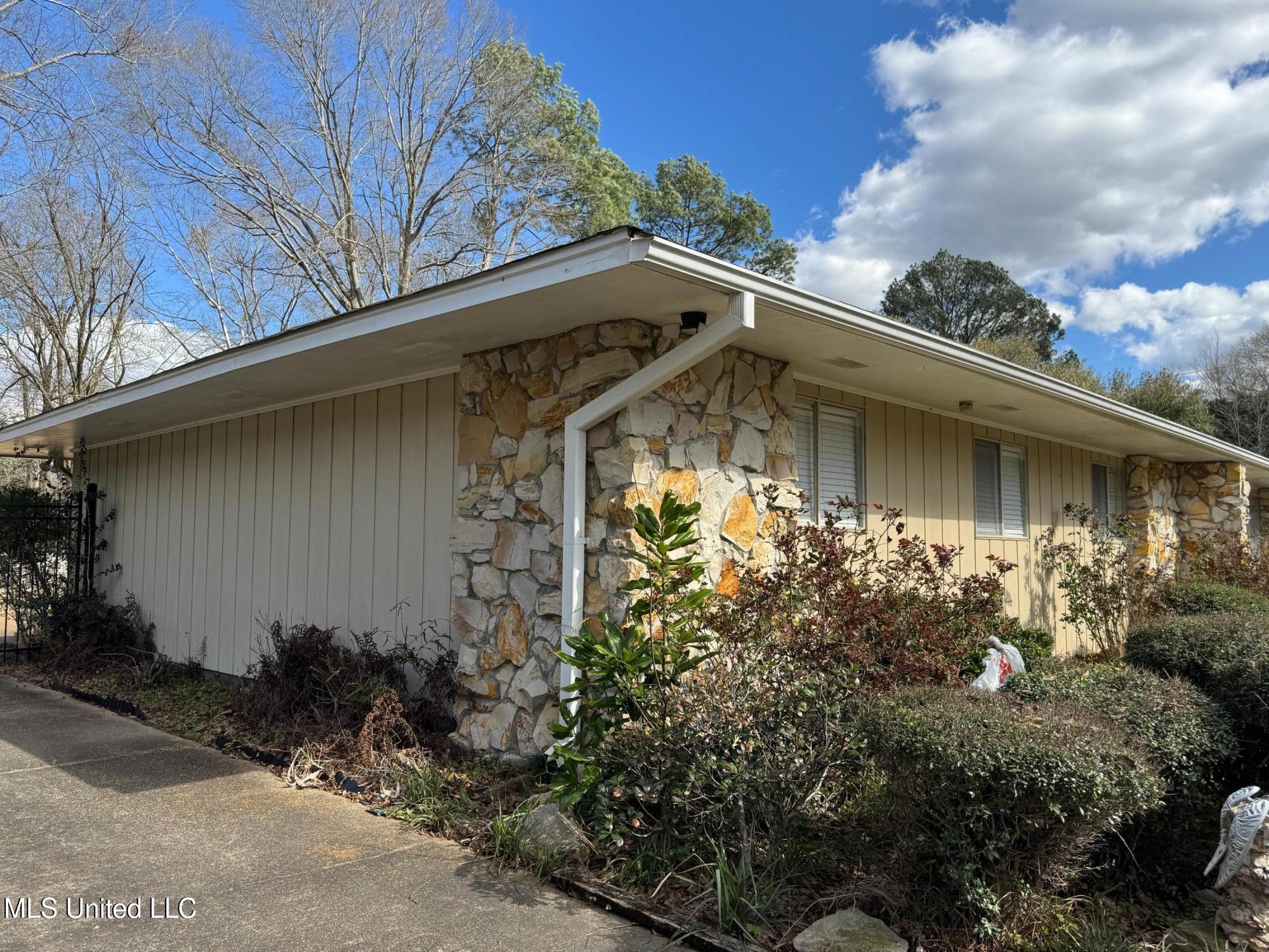 1036 Briarfield Road Jackson, MS 39211 - Photo 10 of 11 IMG_8810