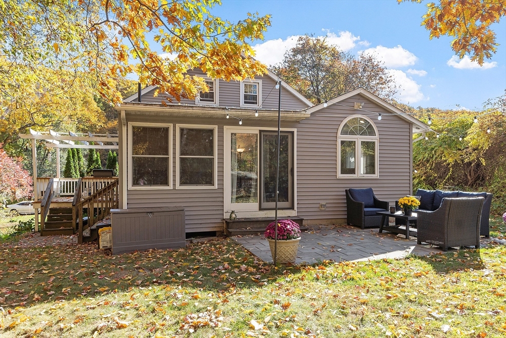 66 Dawson Road Worcester, MA 01602 - Photo 31 of 40 a front view of a house with a yard