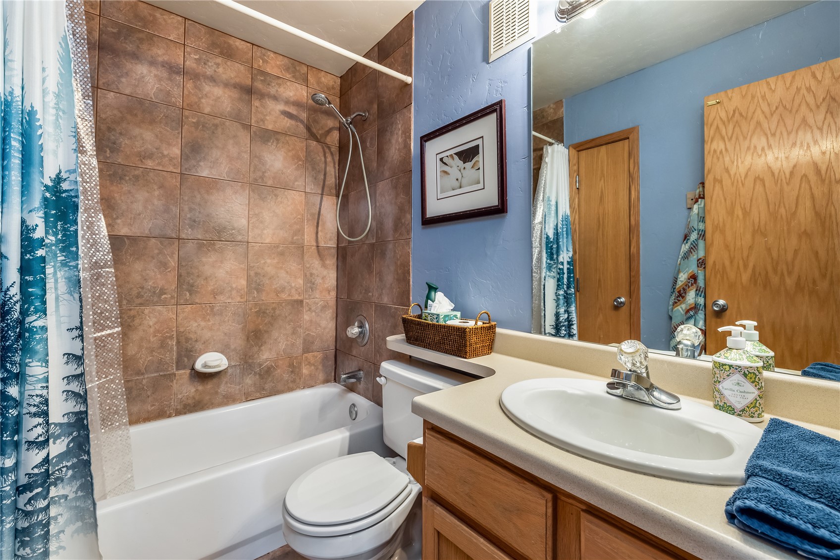 14 Crystal, Unit C14 Dillon, CO 80435 - Photo 25 of 40 2nd bedroom