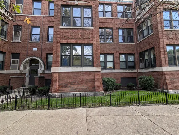 $2,395 | 3145 West Medill Avenue, Unit 1, Chicago, IL 60647