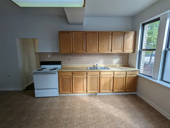 $2,395 | 3145 West Medill Avenue, Unit 1, Chicago, IL 60647