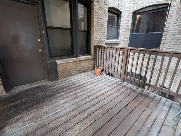 $2,395 | 3145 West Medill Avenue, Unit 1, Chicago, IL 60647