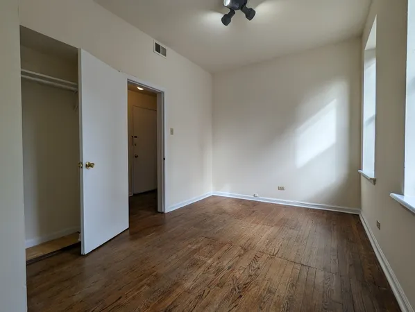 $2,395 | 3145 West Medill Avenue, Unit 1, Chicago, IL 60647