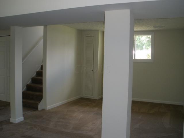 3282 Meridian Road Columbus, OH 43232 - Photo 3 of 5 Gallery Image 3