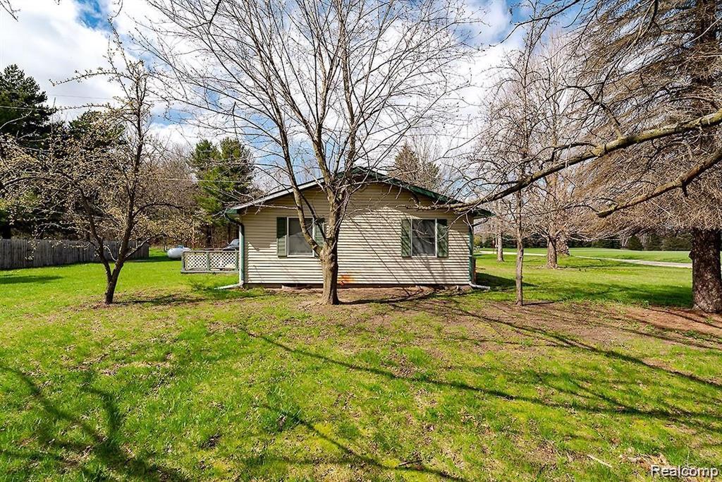 140 Larson Road Attica, MI 48412 - Photo 6 of 41 GetMedia (12).jpg