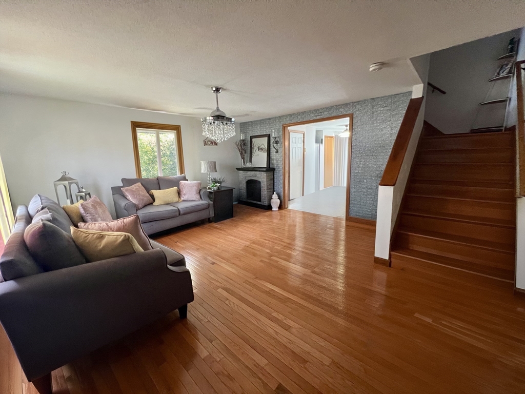 46-48 Kent Road Springfield, MA 01129 - Photo 7 of 24