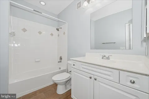 $340,000 | 501 Hungerford Drive, Unit 139, Rockville, MD 20850