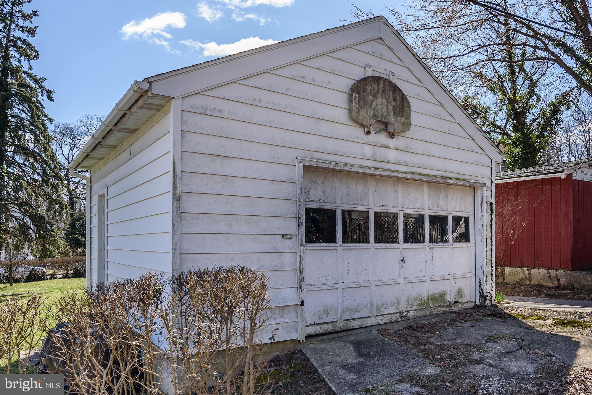 6318 Banbury Road Baltimore, MD 21212 - Photo 29 of 30 a front view of a house with a yard