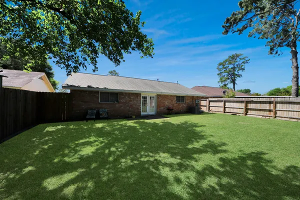 $1,900 | 7414 Battlewood Drive, Houston, TX 77040