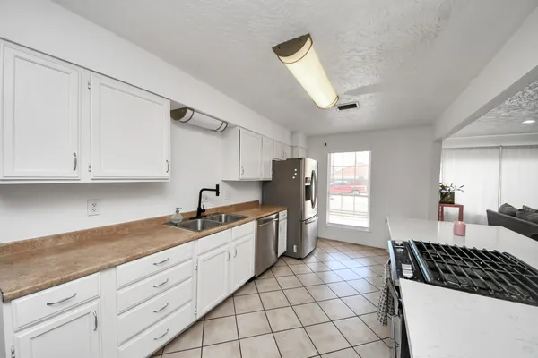 $1,900 | 7414 Battlewood Drive, Houston, TX 77040