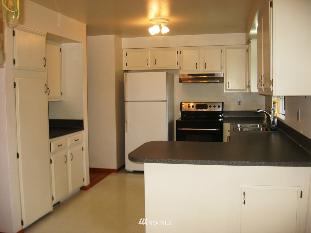 613 219th Place Southwest Bothell, WA 98021 - Photo 5 of 9