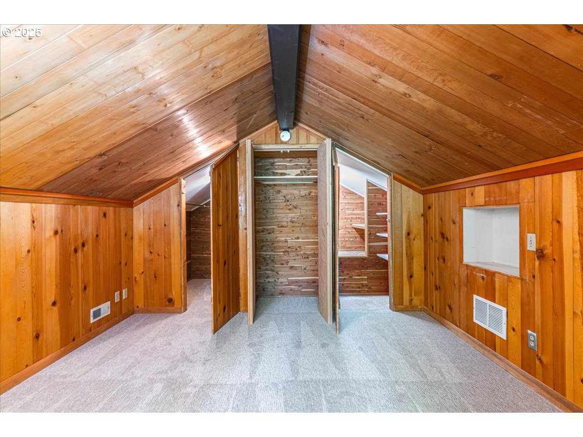 589 Ridgeway Road Lake Oswego, OR 97034 - Photo 25 of 41 Gallery Image 25