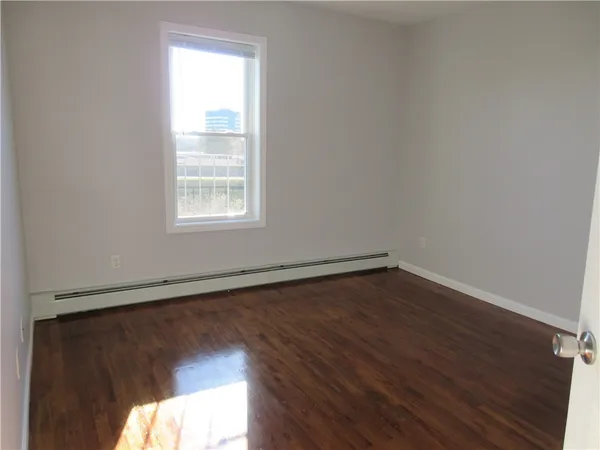 $1,400 | 379 East School Street, Unit 3L, Woonsocket, RI 02895