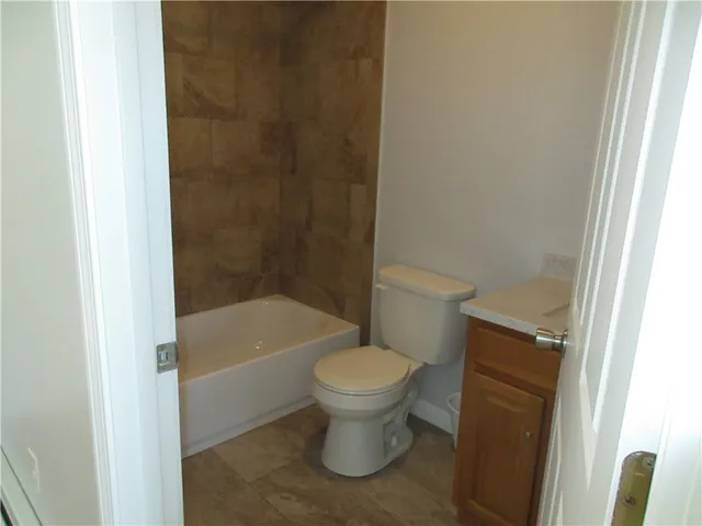 $1,400 | 379 East School Street, Unit 3L, Woonsocket, RI 02895