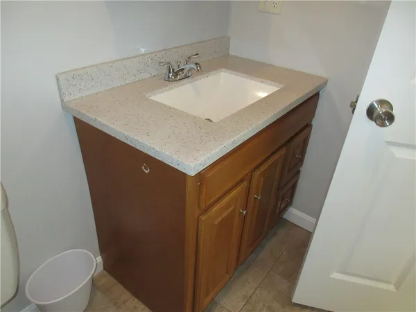 $1,400 | 379 East School Street, Unit 3L, Woonsocket, RI 02895