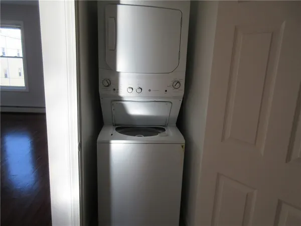 $1,400 | 379 East School Street, Unit 3L, Woonsocket, RI 02895