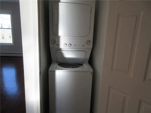 $1,400 | 379 East School Street, Unit 3L, Woonsocket, RI 02895