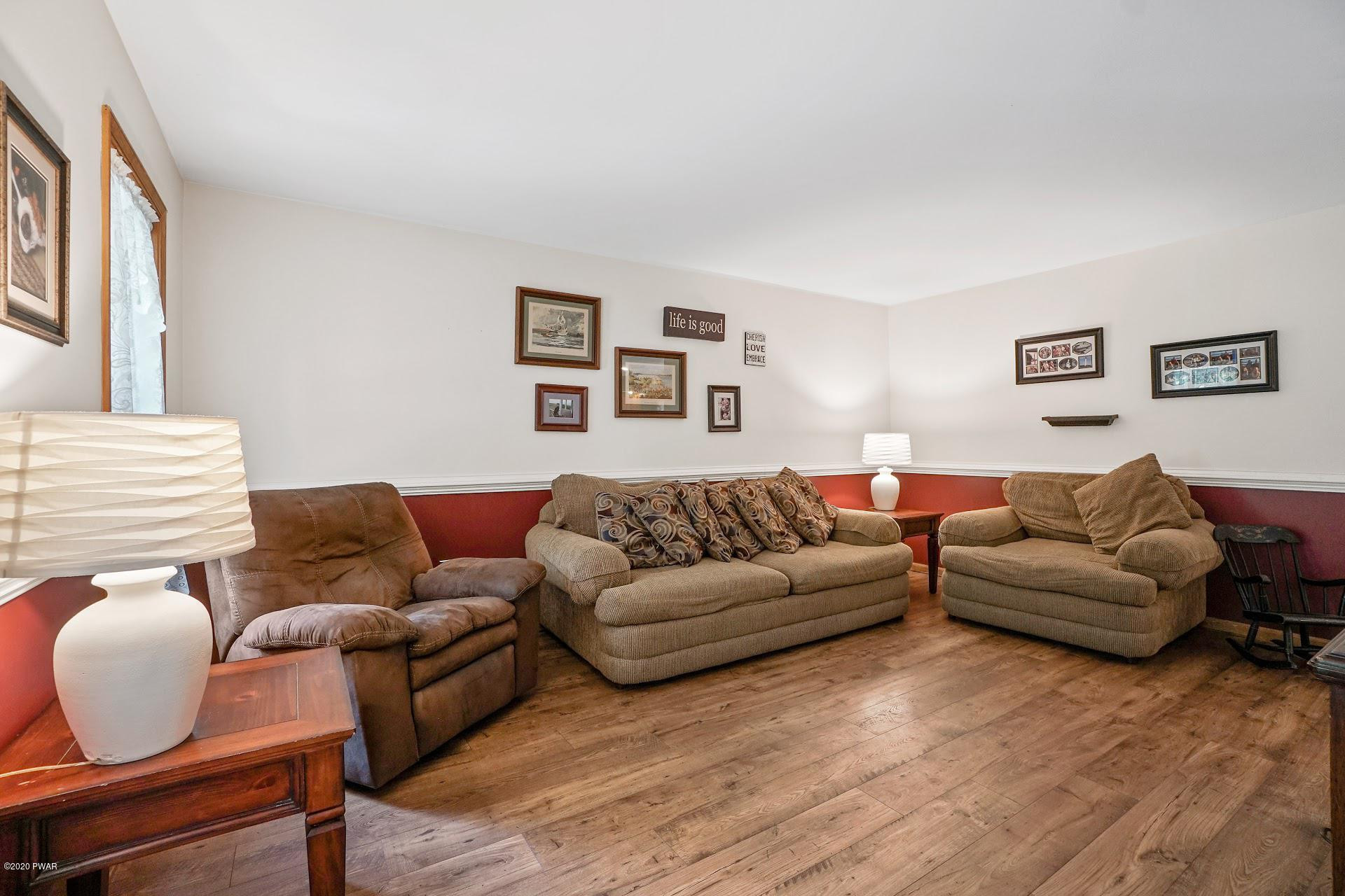205 Frenchtown Road Milford, PA 18337 - Photo 9 of 32 Living Room