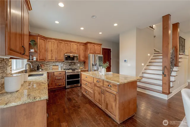 $2,195,000 | 19837 47th Avenue Northeast, Lake Forest Park, WA 98155