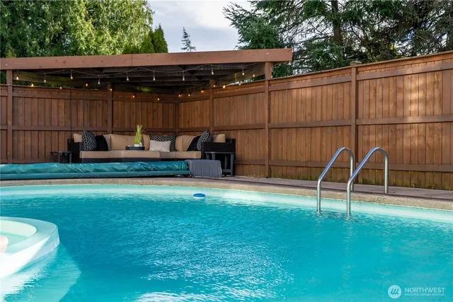 $2,195,000 | 19837 47th Avenue Northeast, Lake Forest Park, WA 98155