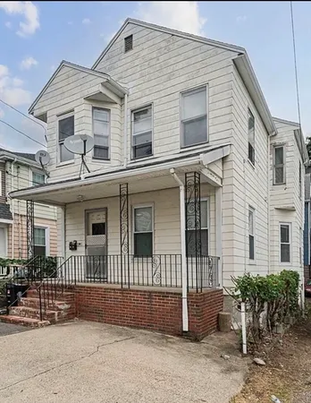 $3,300 | 29 Lincoln Street, Unit 2, Malden, MA 02148