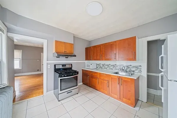 $3,300 | 29 Lincoln Street, Unit 2, Malden, MA 02148