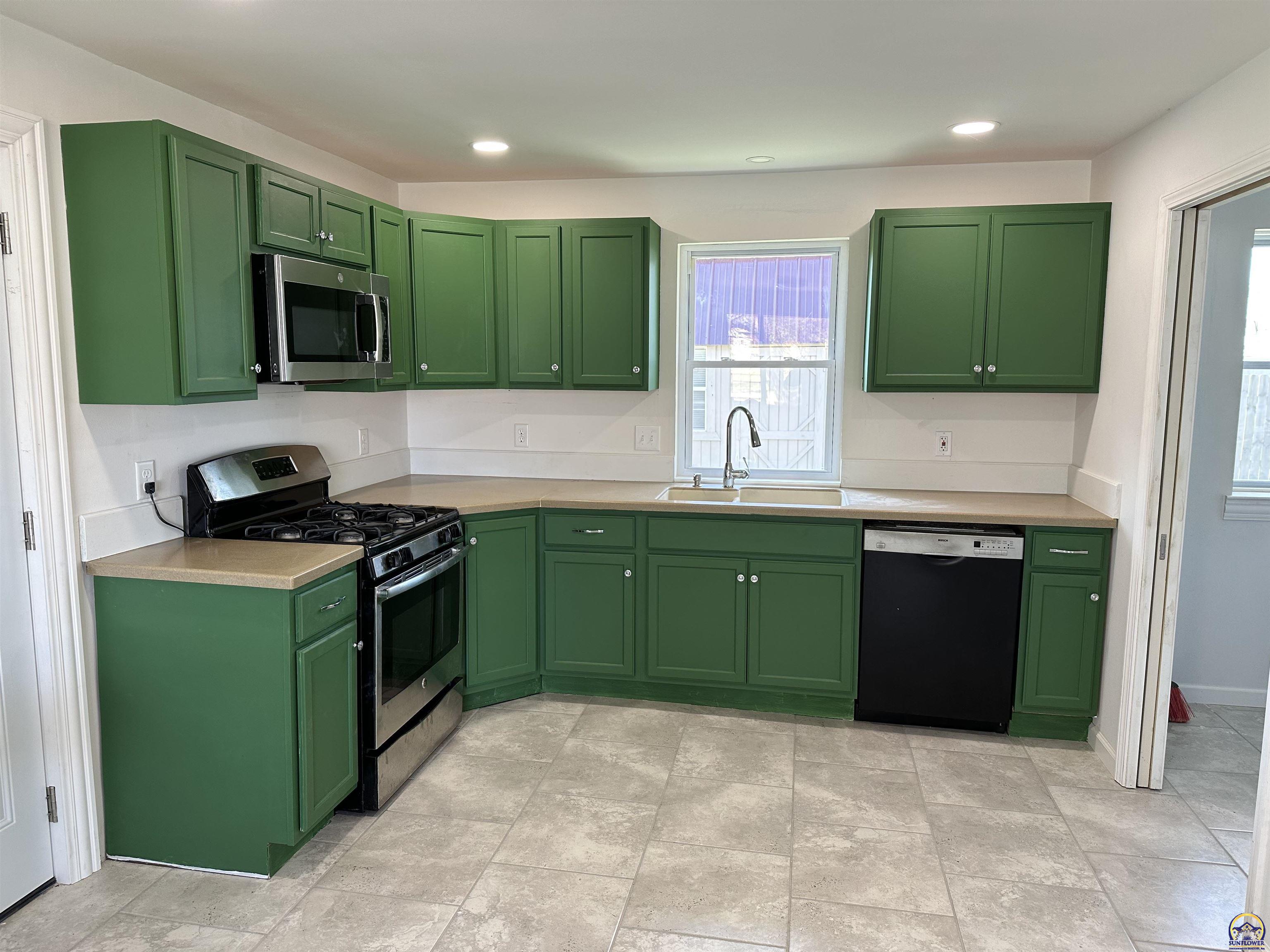 608 Ratz Street Valley Falls, KS 66088 - Photo 3 of 17