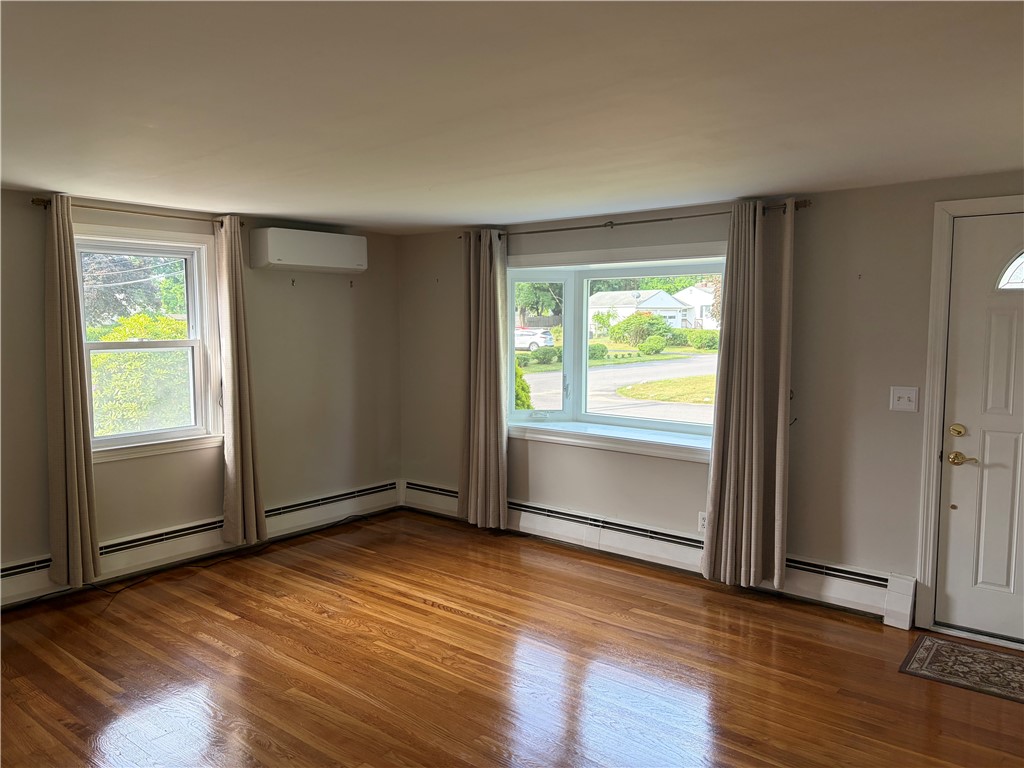 26 Potomac Road Warwick, RI 02888 - Photo 17 of 50 Living Room