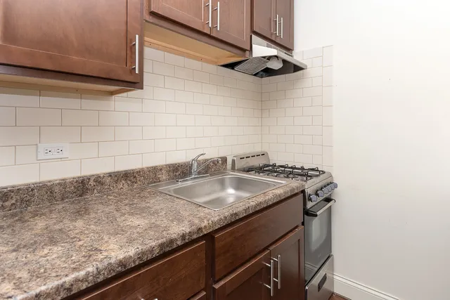 $1,200 | 4756 North Maplewood Avenue, Unit G4, Chicago, IL 60625