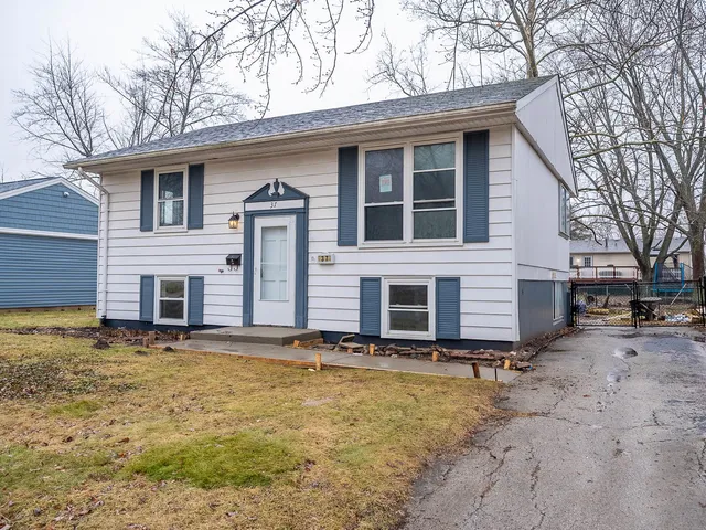$199,900 | 37 North Cedar Lane, Glenwood, IL 60425