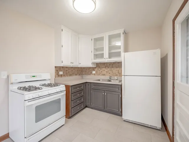 $199,900 | 37 North Cedar Lane, Glenwood, IL 60425