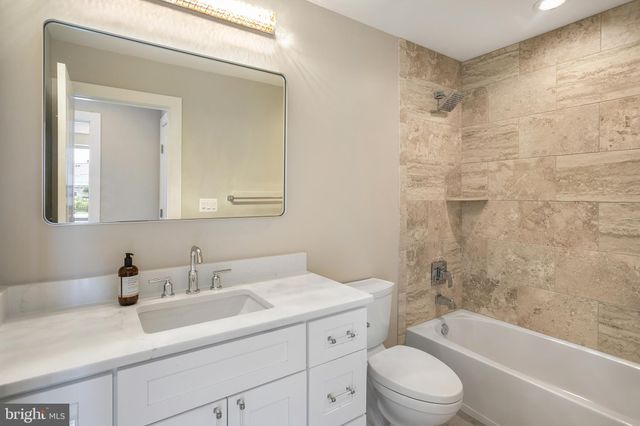 $1,150,000 | 2005 South Lincoln Street, Arlington, VA 22204