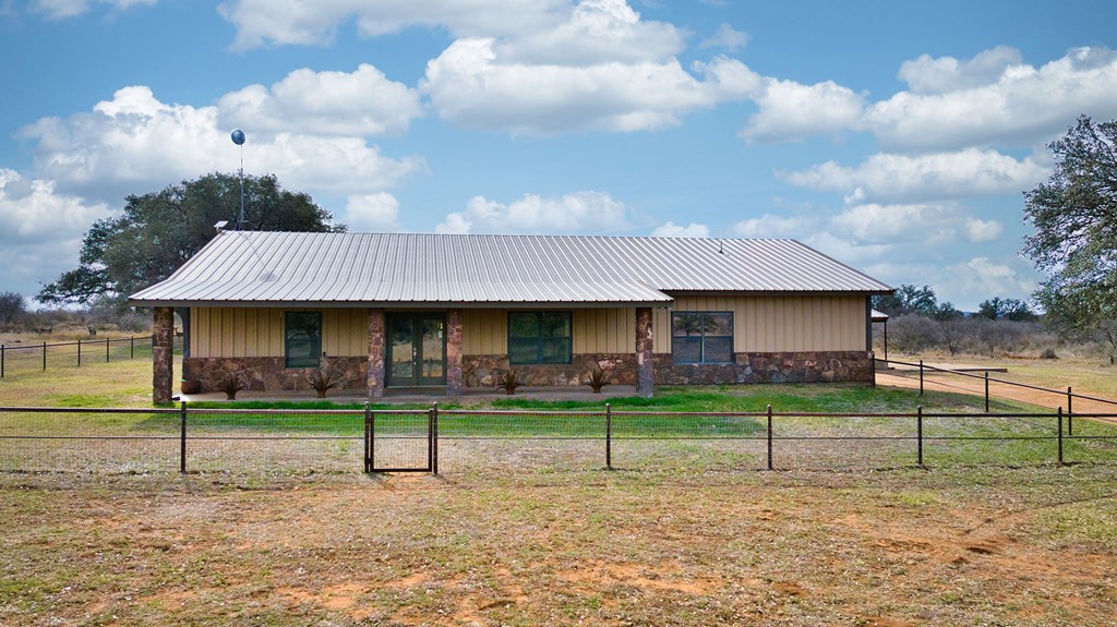 5801 Smith Road Mason, TX 76856 - Photo 5 of 35