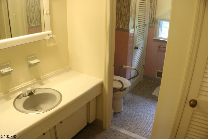 22 Woodland Road Chatham, NJ 07928 - Photo 7 of 8
