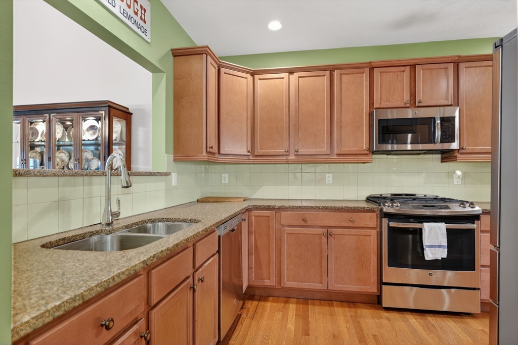 15 Hastings Road, Unit 15 Hudson, MA 01749 - Photo 11 of 40