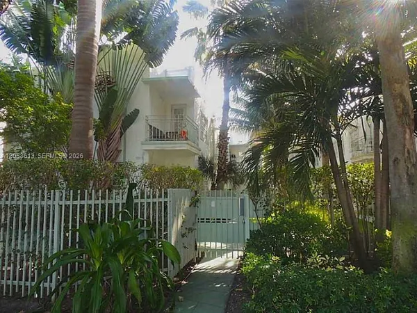 $1,900 | 1215 Meridian Avenue, Unit 8, Miami Beach, FL 33139