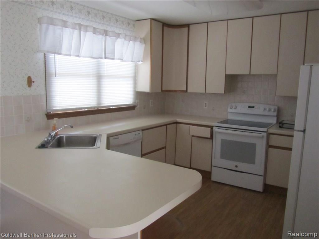 9060 Macon Road Saline, MI 48176 - Photo 11 of 18 031.JPG