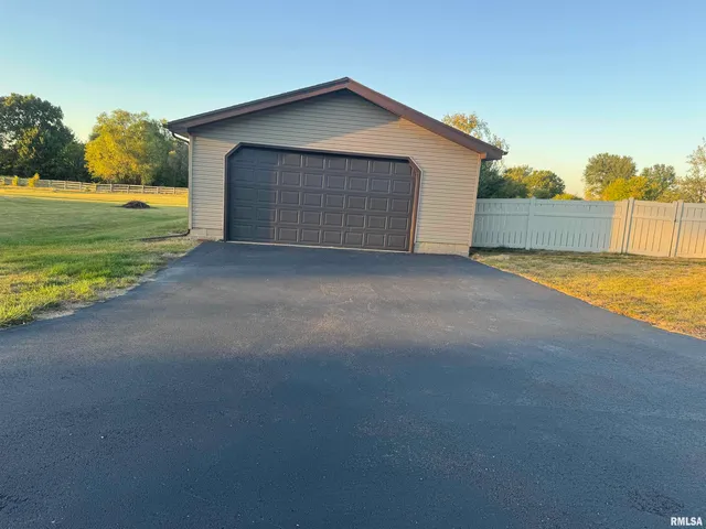 $459,900 | 1201 Pine Tree Drive, Washington, IL 61571