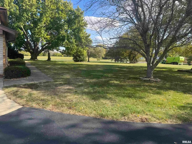 $459,900 | 1201 Pine Tree Drive, Washington, IL 61571