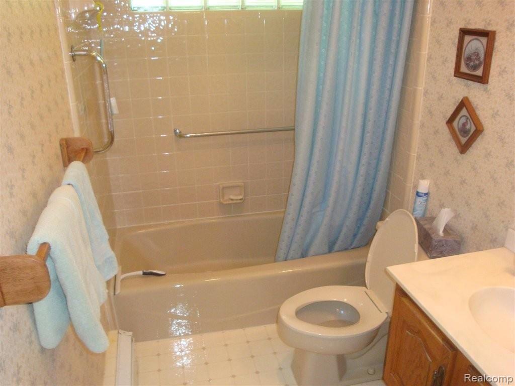 25405 Power Road Farmington, MI 48336 - Photo 11 of 25 DSC05513.JPG