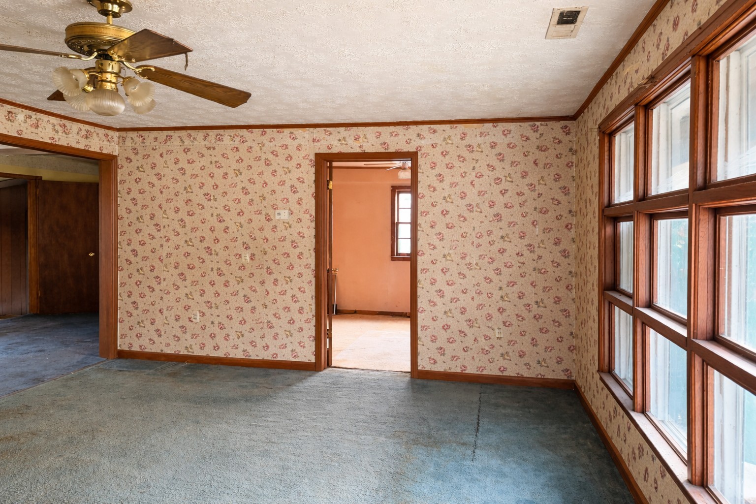 207 Sycamore Avenue Waverly, TN 37185 - Photo 2 of 9