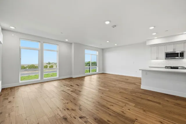 $4,800 | 400 Mariners Island Boulevard, Unit 209, San Mateo, CA 94404