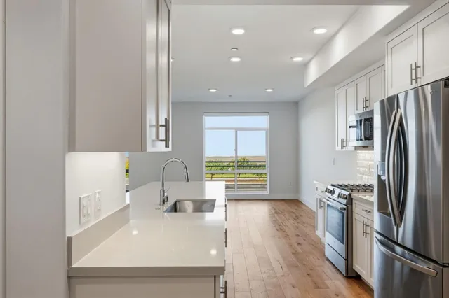 $4,800 | 400 Mariners Island Boulevard, Unit 209, San Mateo, CA 94404