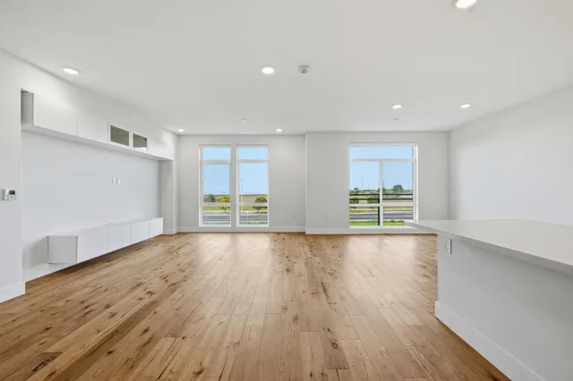 $4,800 | 400 Mariners Island Boulevard, Unit 209, San Mateo, CA 94404