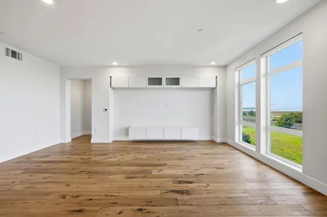 $4,800 | 400 Mariners Island Boulevard, Unit 209, San Mateo, CA 94404