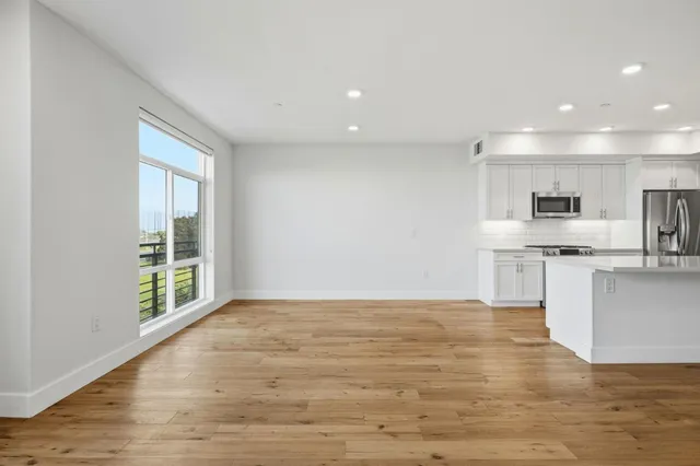 $4,800 | 400 Mariners Island Boulevard, Unit 209, San Mateo, CA 94404