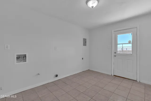 a view of a hallway with closet